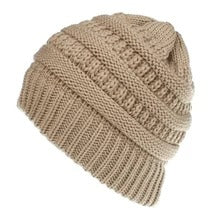 Gorro de Lana Tejido con Abertura para Coleta – Multicolor