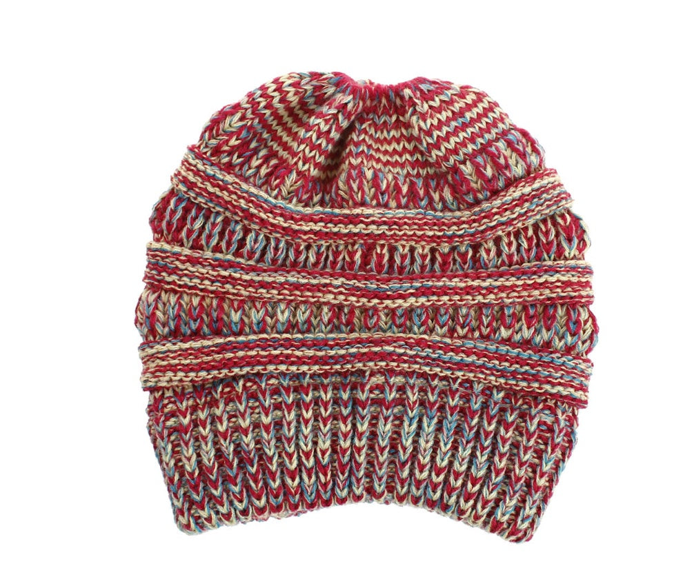 Gorro de Lana Tejido con Abertura para Coleta – Multicolor
