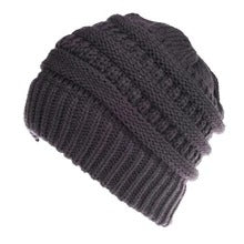 Gorro de Lana Tejido con Abertura para Coleta – Multicolor